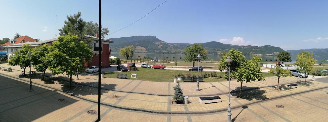 Apartman Terassa Donji Milanovac Esterno foto